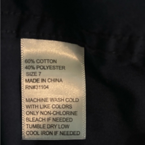 Crown & Ivy Kids Boys Sz 7 Navy Blue Woven Button Down Red Swordfish Cotton Poly - Picture 6 of 6